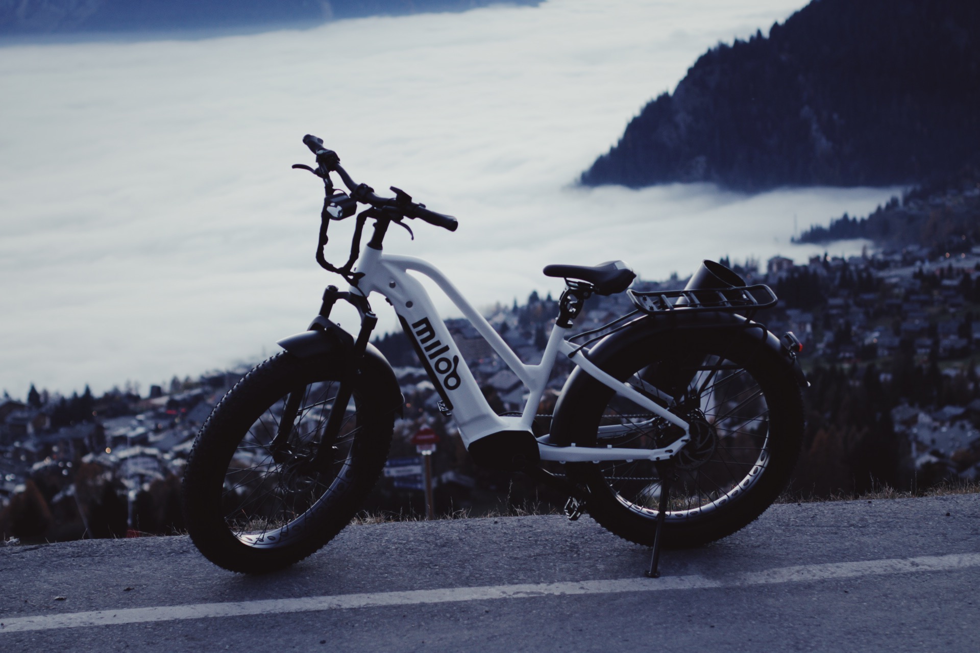 Miloo Bike at the lake